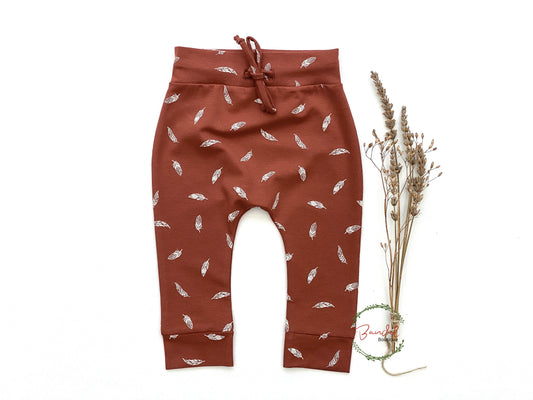 TerraFeathers Leggings With Drawcord are designed from soft jersey cotton for comfort, featuring a wide waist band and drawstring for an adjustable fit. The wide cuffed ankle ensures maximum protection and movement for your little one. Perfect for all outdoor activities.